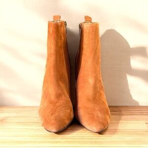 019 Vince Camuto | NWOT $130 Cognac Suede Block Heel Ankle Bootie (Size 7)